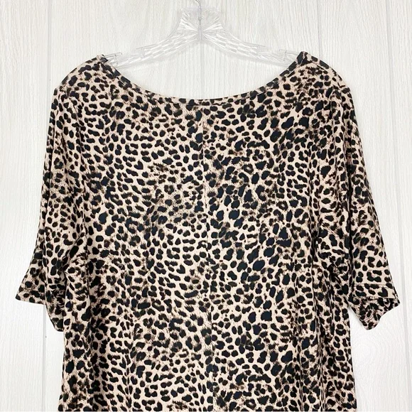 Torrid | Leopard Print Super Soft V-Neck T-Shirt Size 1X - Picture 4 of 13